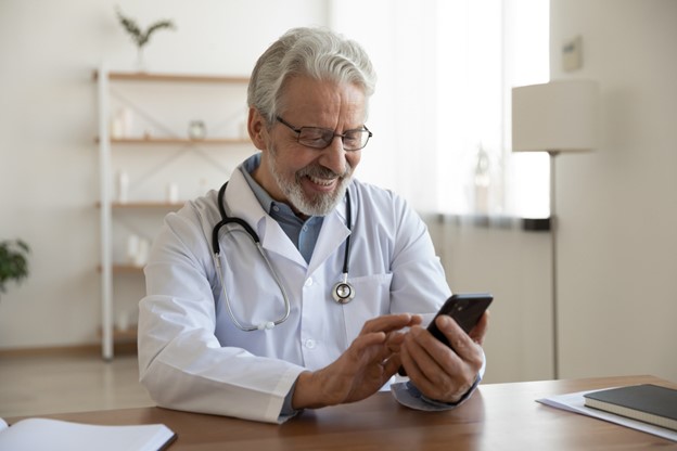 how to use social media as a medical professional