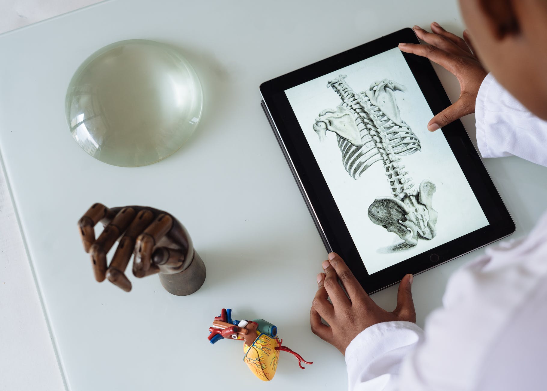 radiologist using tablet
